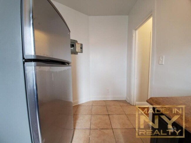 Foto del edificio - 1 bedroom in ASTORIA NY 11106