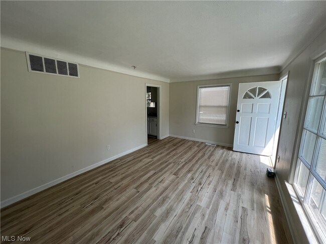 Foto del edificio - 3868 E 189th St