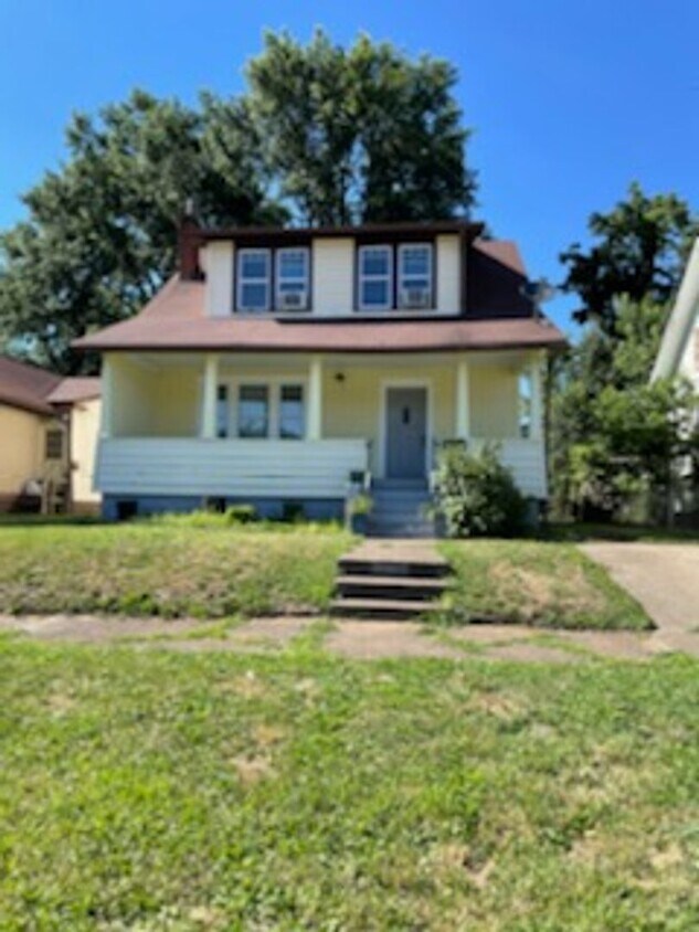 Primary Photo - Three Bedroom Two Bath Home Newly Renovated