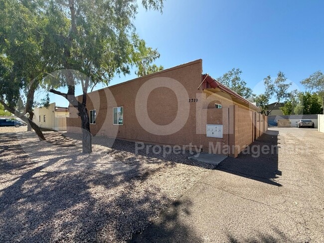 Building Photo - 2719 E Tierra Buena Ln