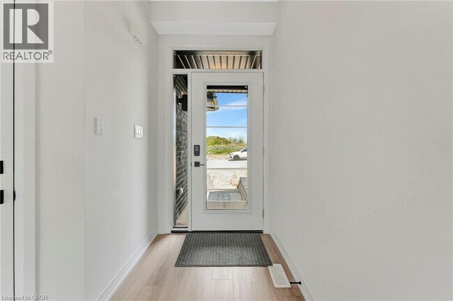 Building Photo - 102 Gort Ave