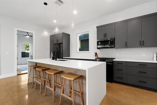 Building Photo - 4431 Jinx Ave