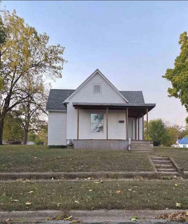 Building Photo - 2026 Ash St