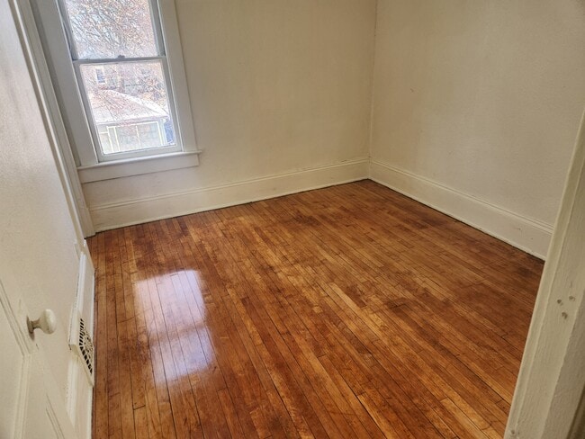 Foto del edificio - 3127 N Bartlett Ave