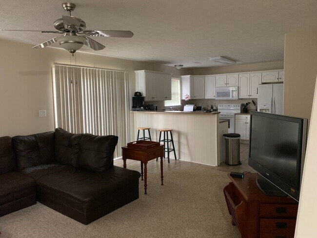 Foto del edificio - 3 bedroom/3.5 bathroom Home Within Walking...