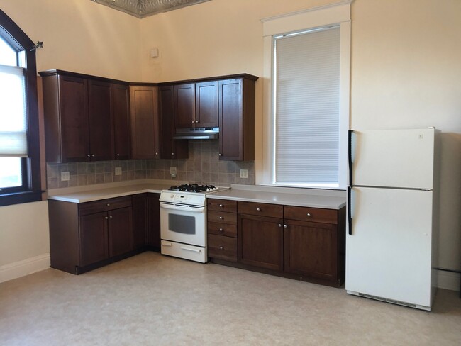 Building Photo - Large 1 bedroom loft apartment located in ...