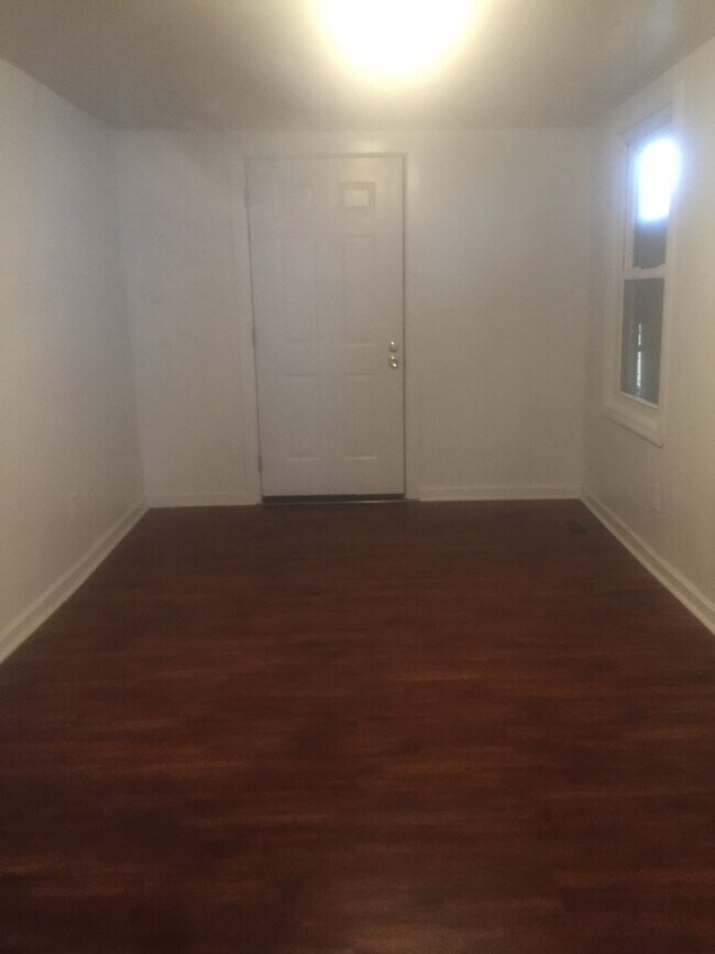 Building Photo - 3 Bedroom House in Downtown York