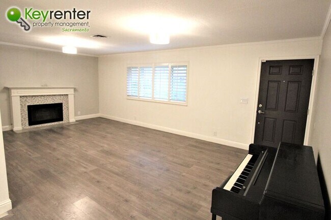 Foto del edificio - 8312 Camelback Ct