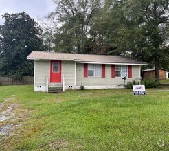 Building Photo - 28 Lakeview Dr