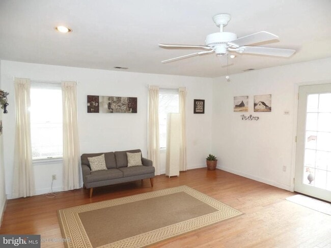 Building Photo - 1821 Pimmit Dr