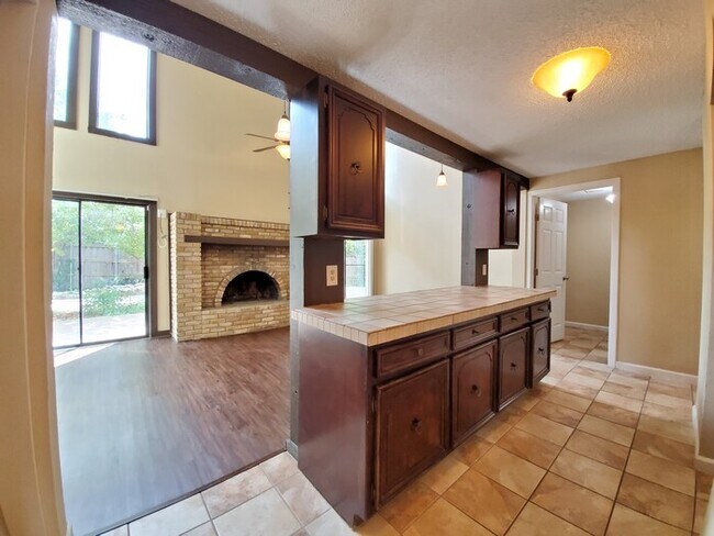 Foto del edificio - 4531 Altamesa - Duplex in SW Fort Worth
