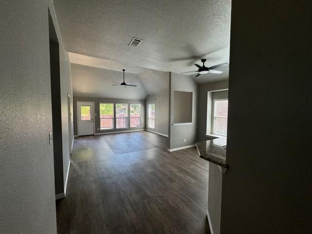 Foto del edificio - 421 Sandy Ln