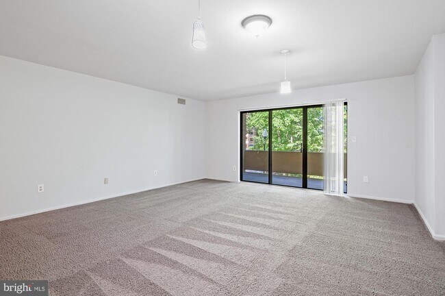 Foto del edificio - 2901 Fallstaff Rd