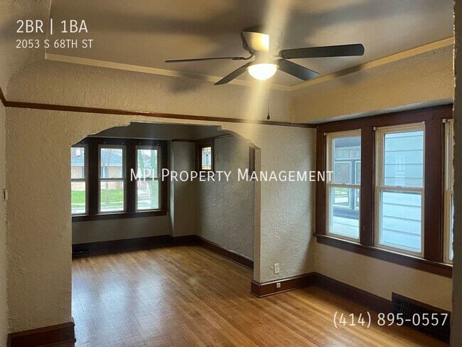 Foto del edificio - 2053 S 68th St West Allis 2Br Lower