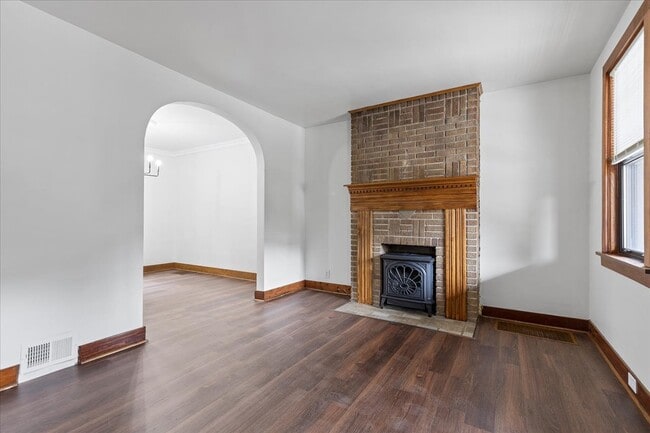 Building Photo - 3033 Brentwood Ave