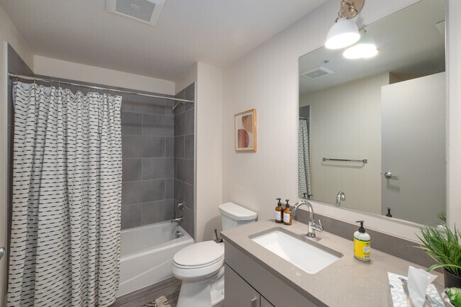 1BR, 1BA - 760SF - Sunshine Portland
