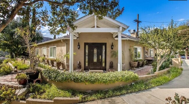 FRONT HOUSE - 1829 Rosita Dr