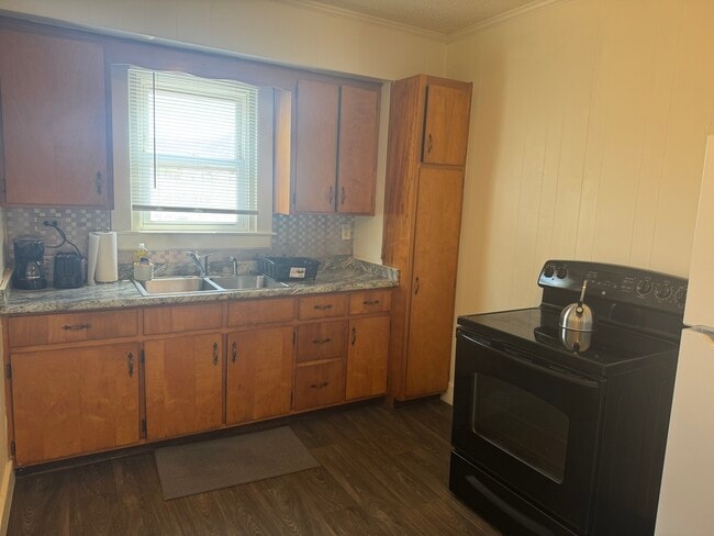 Building Photo - 237 S Maple Ave