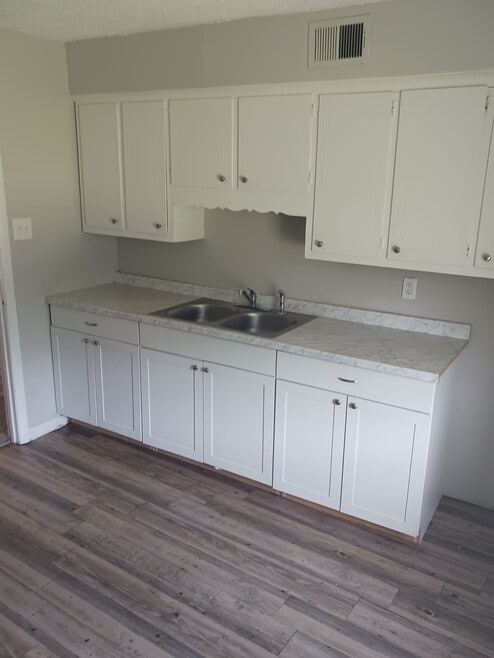 Building Photo - Bay Pointe Apartments