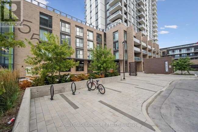 Building Photo - 55 Duke St W