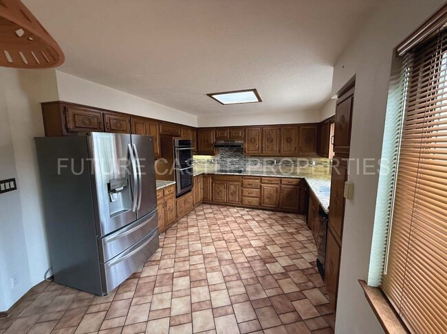 Building Photo - 5021 Calle Del Cielo NE