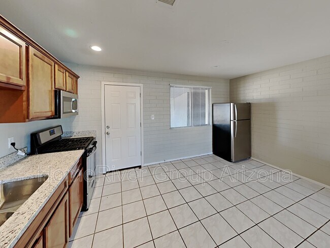 Building Photo - 3801 W Tamarisk Ave