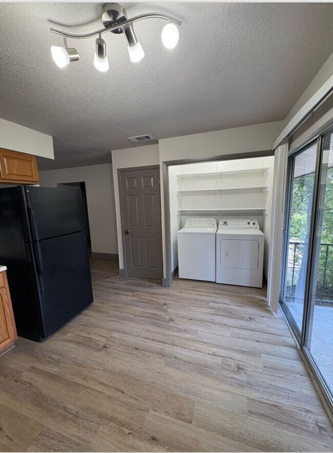 Foto del edificio - 204 W Mockingbird Ln