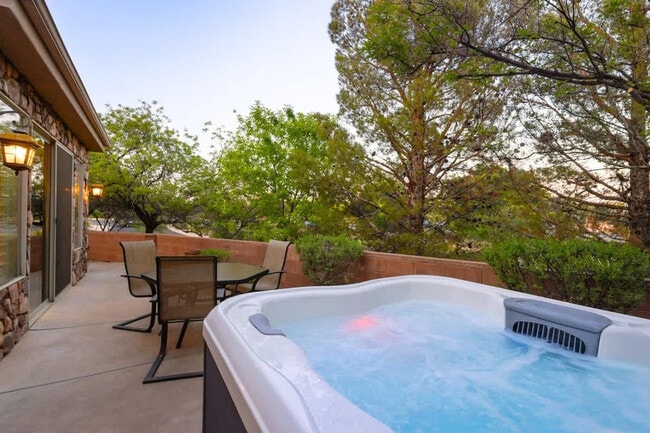 Building Photo - 1922 N Pebble Beach Dr