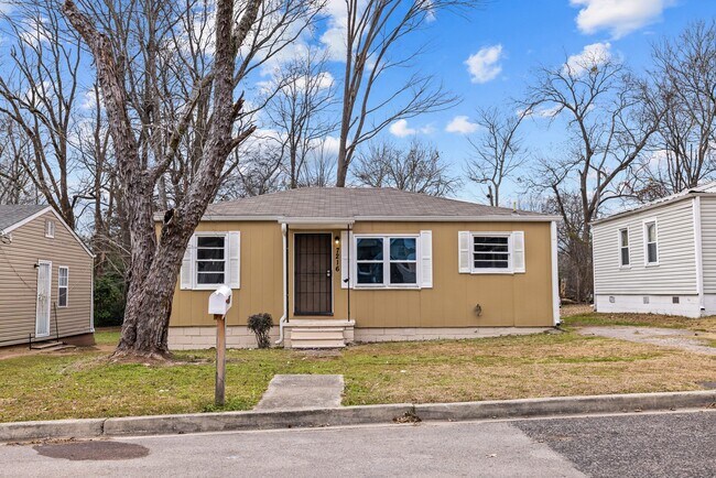 Building Photo - 7216 Paris Ave
