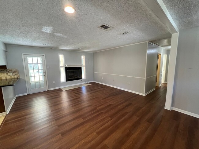 Foto del edificio - 3 bedroom, 2 bathroom home in Baton Rouge,...