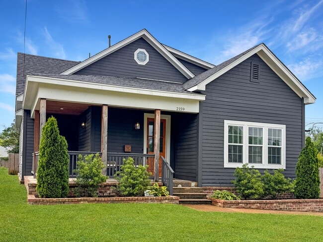 Newer Construction Meets Historic Cooper Young Charm • 5bd / 3ba - Newer Construction Meets Historic Cooper Young Charm • 5bd / 3ba House