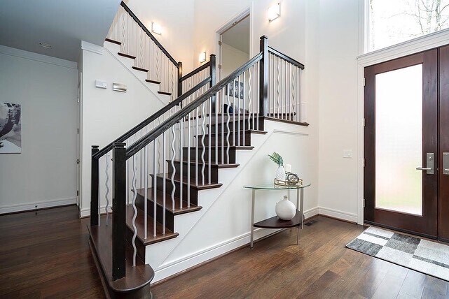 Foto del edificio - 2121 Climbing Rose Ln