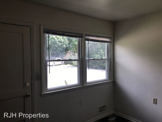 Building Photo - 5920 N 63rd St