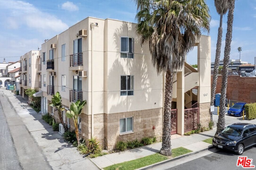 Foto principal - 2301 Santa Monica Blvd