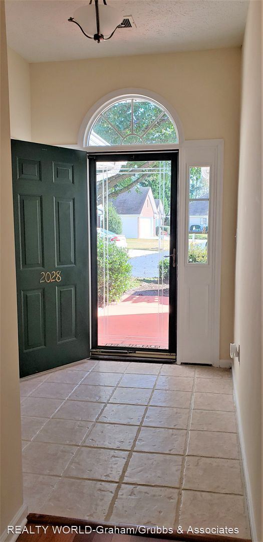 Foto del edificio - 3 br, 2 bath House - 2028 Old Charleston C...