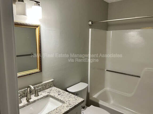 Foto del edificio - 12b Lisa Ln