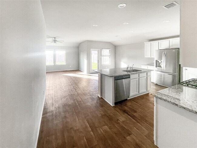 Foto del edificio - 5906 Warm Bungalow Ln