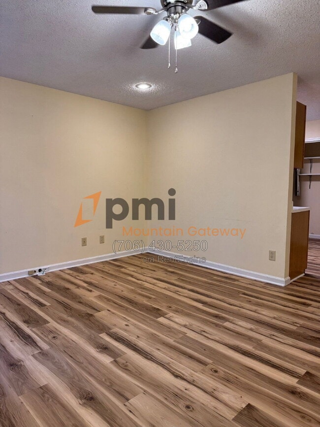Building Photo - 134 Primrose Dr