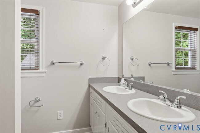 Foto del edificio - 7603 S Pinehill Dr
