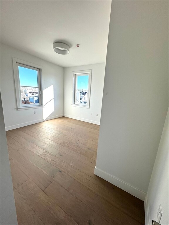 Foto del edificio - 654 E Broadway