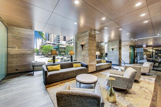 Foto del edificio - 1030 N State St