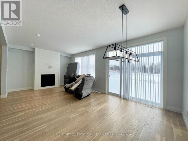 Photo du bâtiment - 1067 Upperpoint Ave