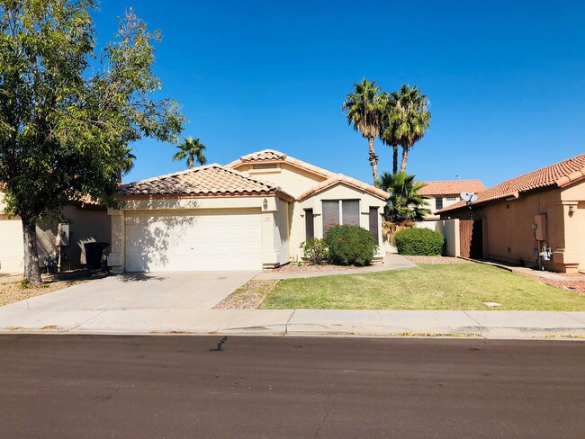 Building Photo - 1180 W Lark Dr