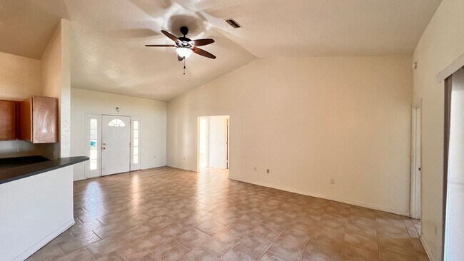 Building Photo - Great 4/2 Home - 725 Pelican