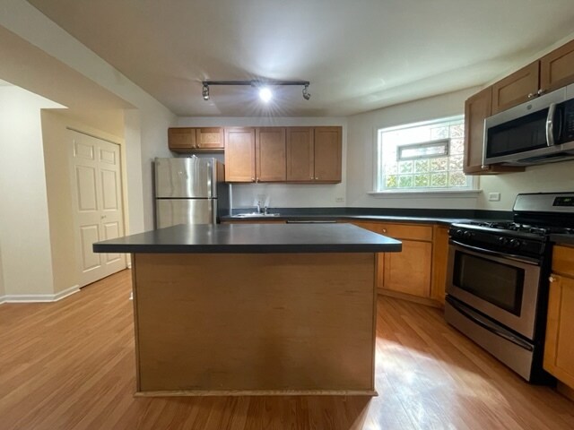 Foto del edificio - 3047 W Logan Blvd
