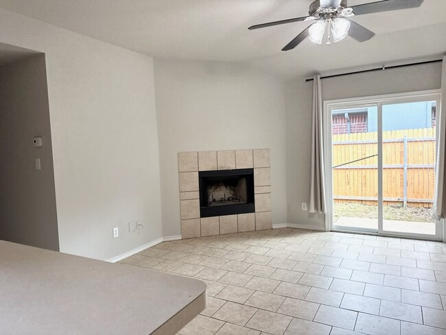 Foto del edificio - 716-716 Stribling Cir
