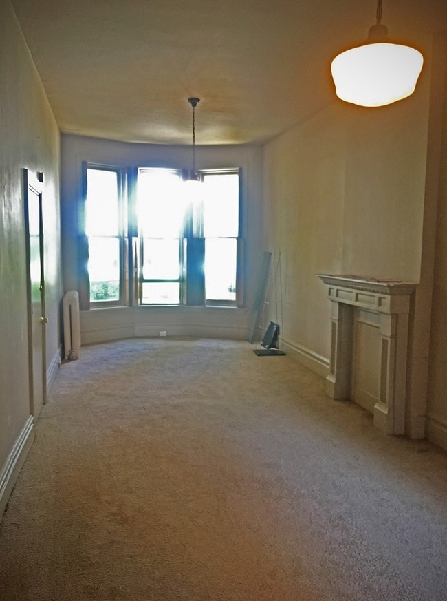 Interior Photo - 1013 N Front St