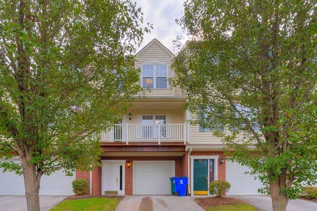 Building Photo - Available for the 2026-2027 lease term.