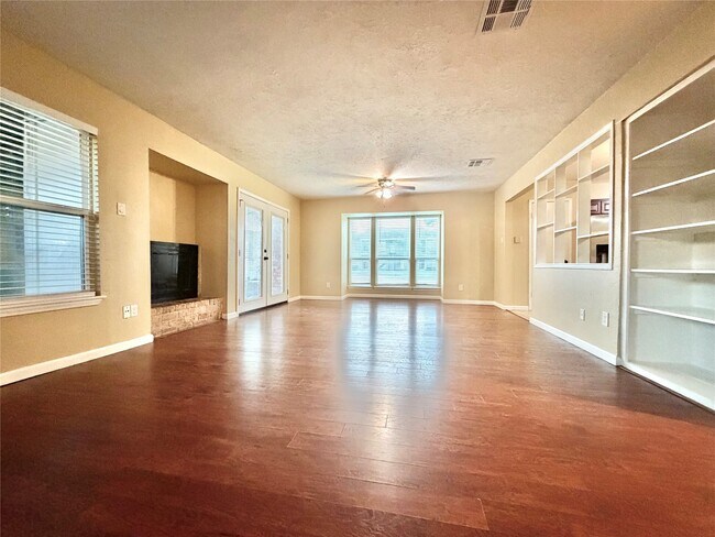 Building Photo - 5800 Lumberdale Rd