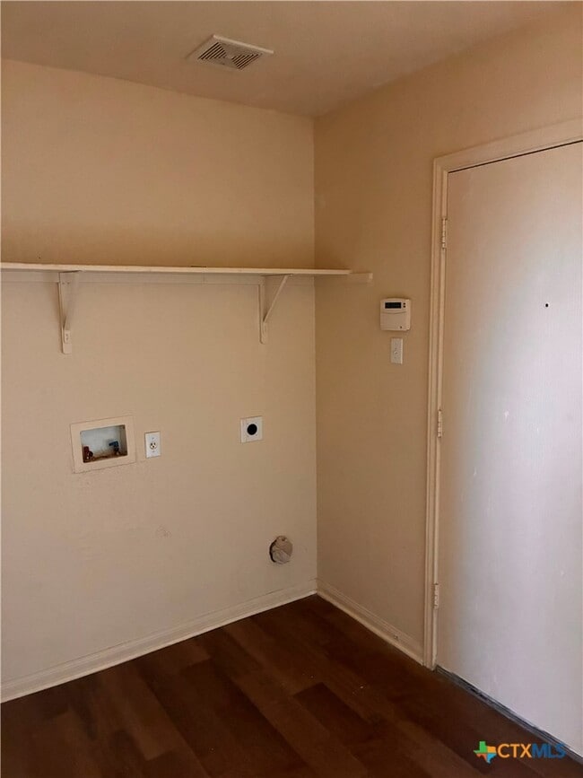 Building Photo - 2508 Mikulec Dr